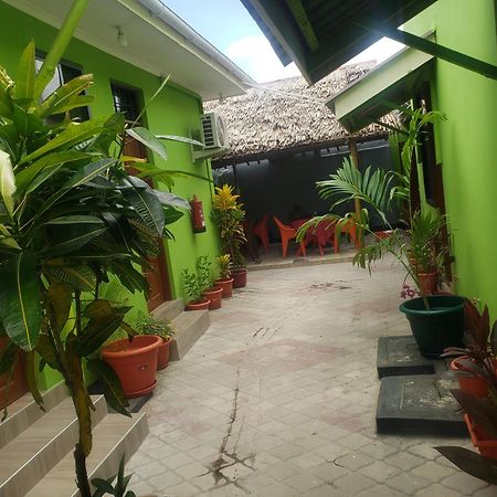 L&J Modern Backpackers Bnb Дар-эс-Саламе Экстерьер фото