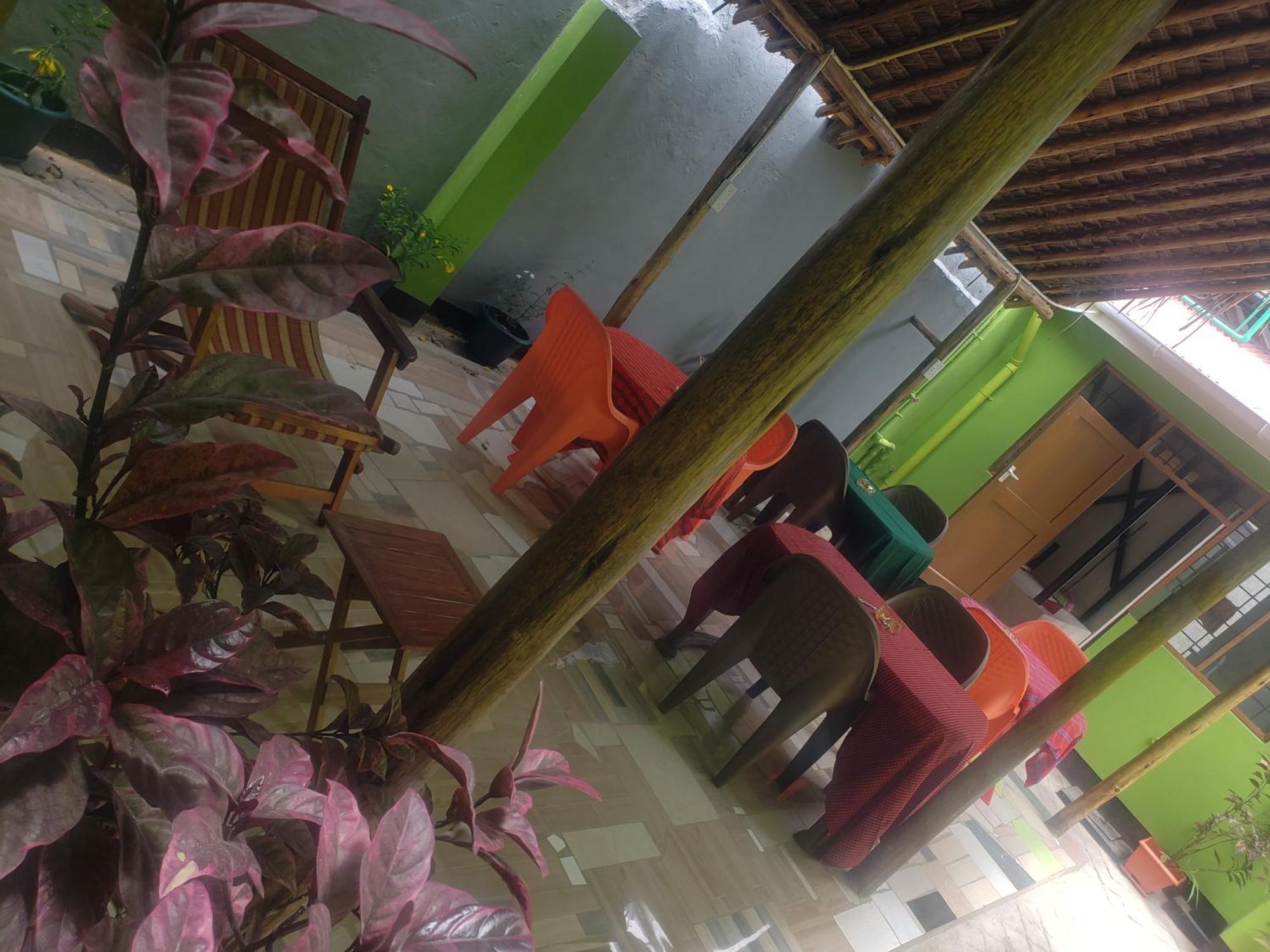 L&J Modern Backpackers Bnb Дар-эс-Саламе Экстерьер фото