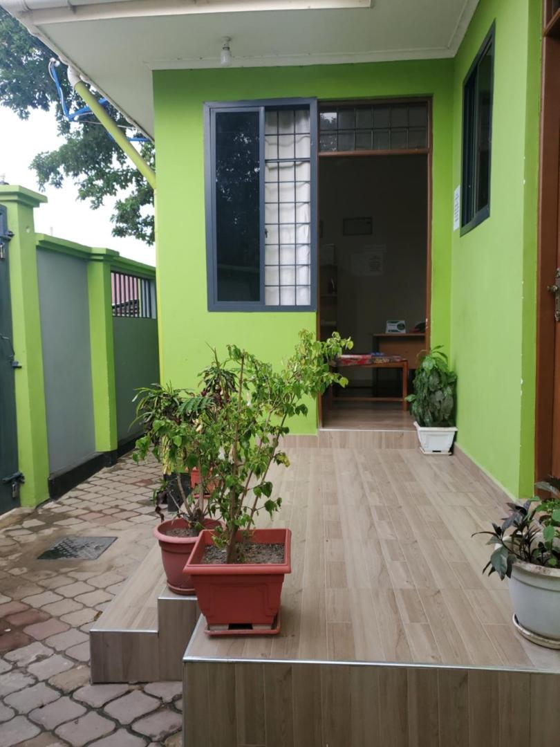 L&J Modern Backpackers Bnb Дар-эс-Саламе Экстерьер фото